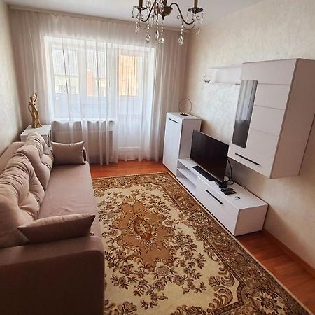Center Apartment Lutsk Ngoại thất bức ảnh