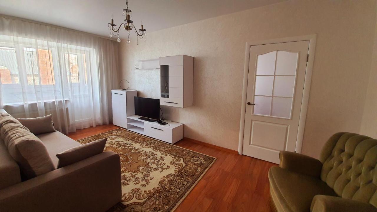Center Apartment Lutsk Ngoại thất bức ảnh